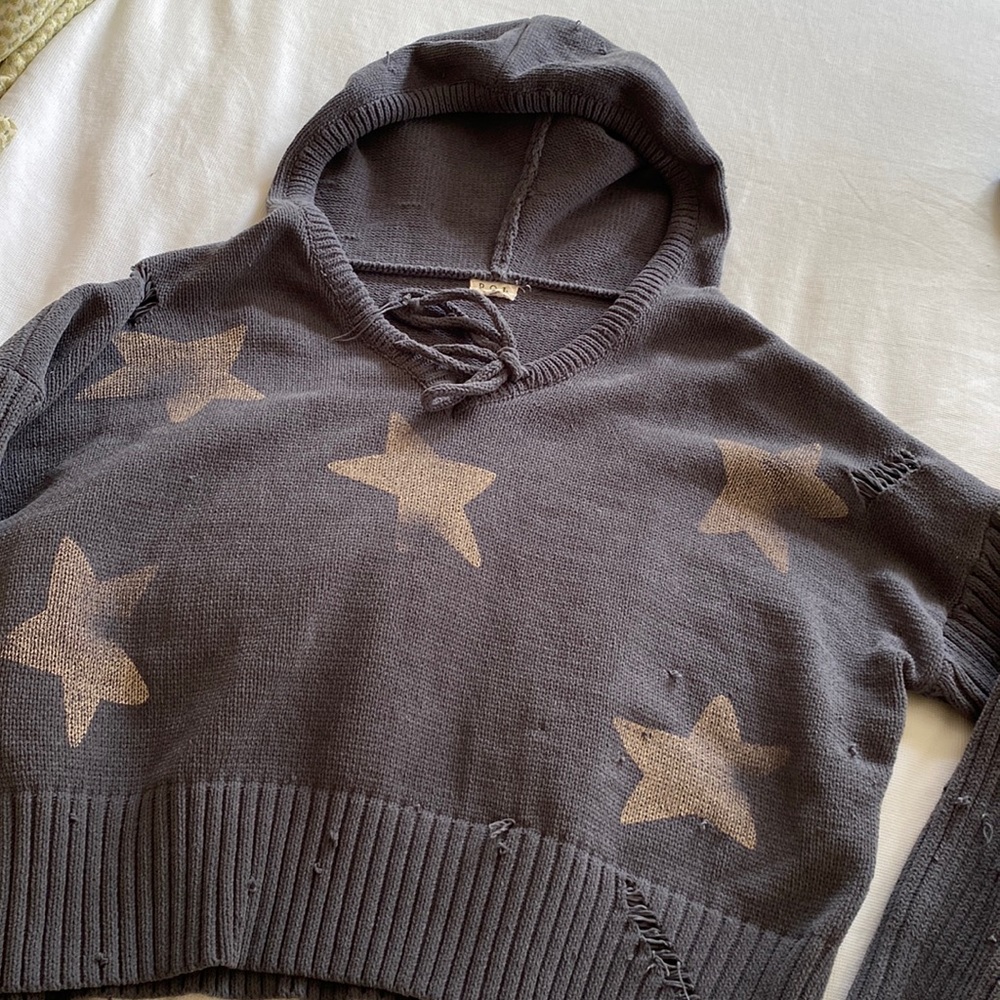Retro POL Star Print Distressed Long Sleeve Pullover Hoodie in Charcoal